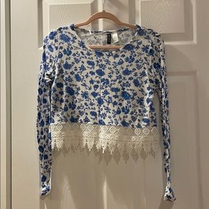 White and blue floral design HM top